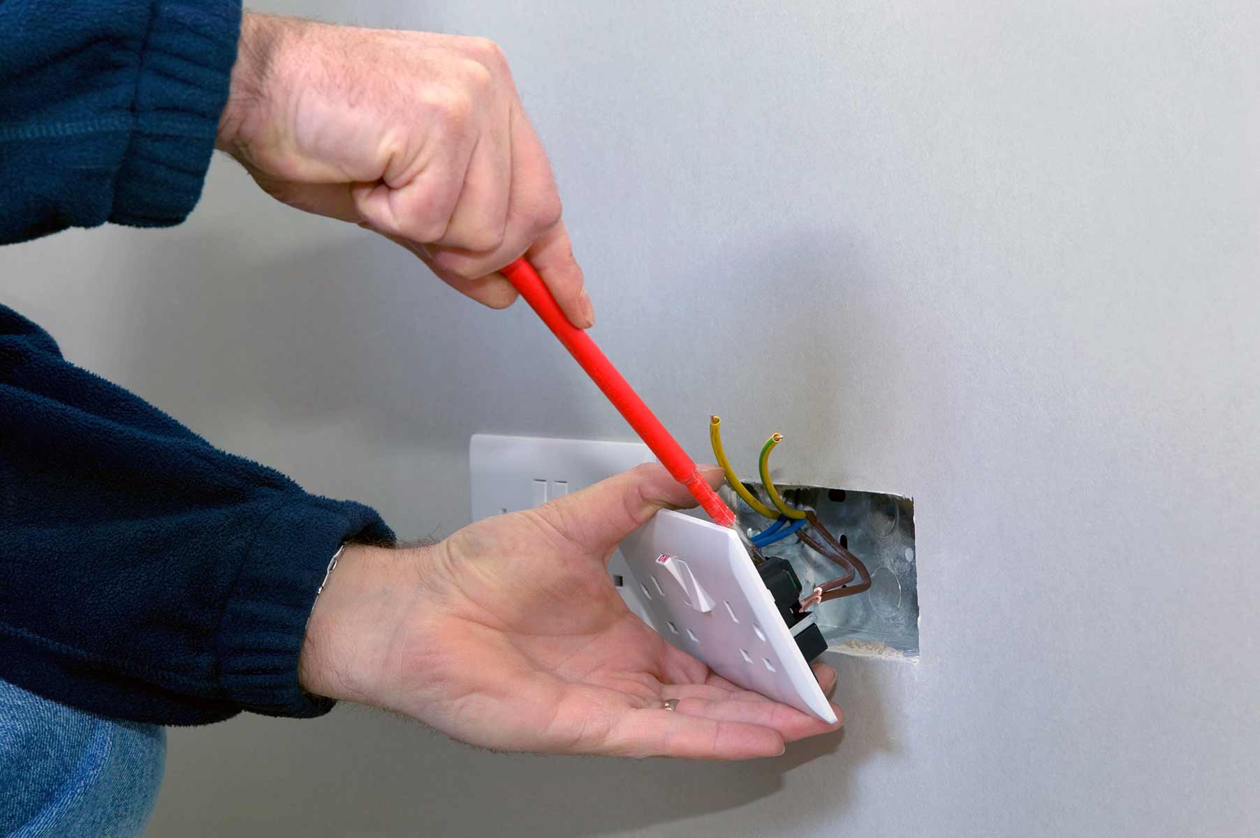 Our electricians can install plug sockets for domestic and commercial proeprties in Southall Broadway and the local area. 